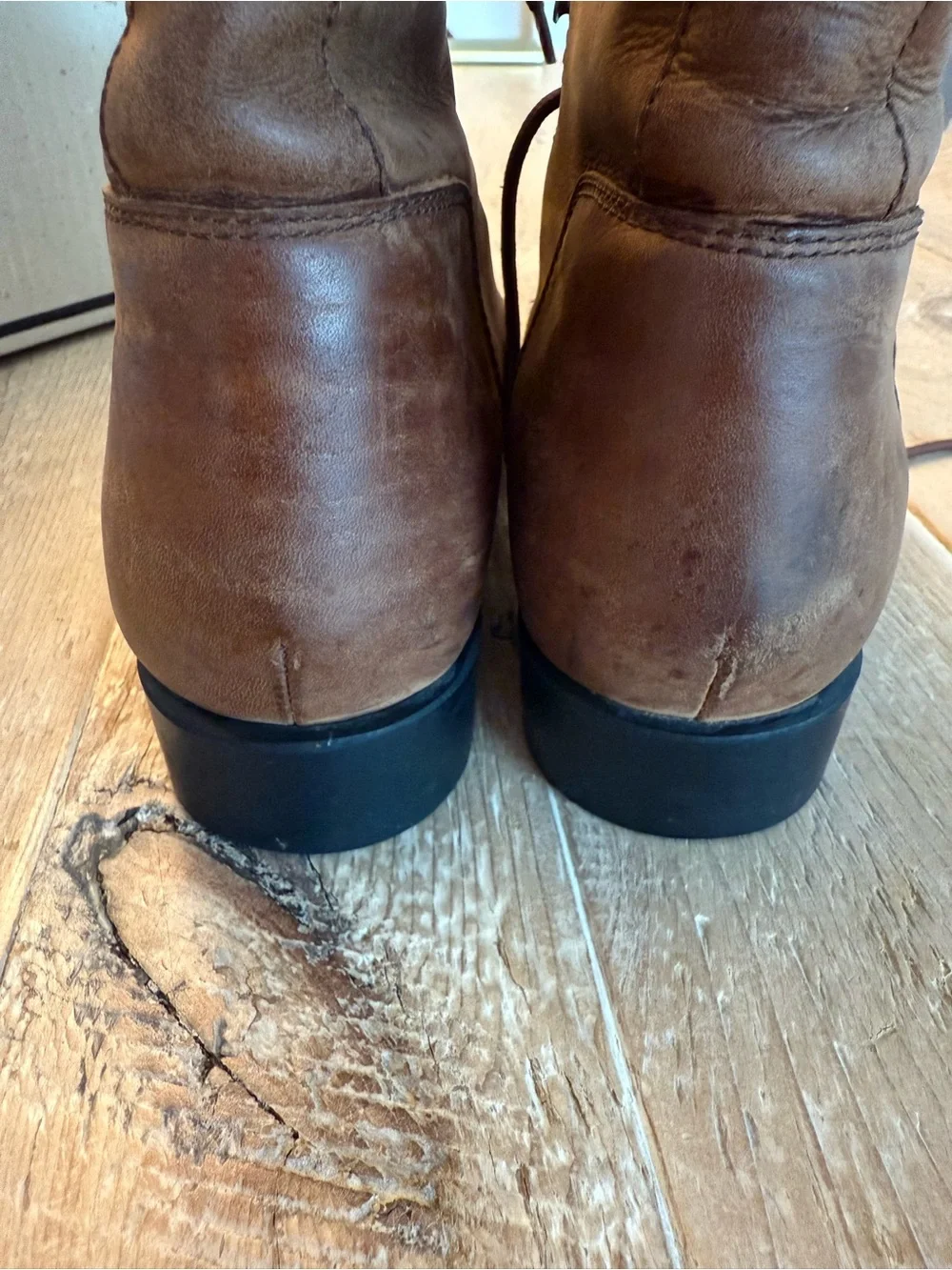 Ariat Women's Heritage Lacer Boots in a distressed brown leather colorway. 7